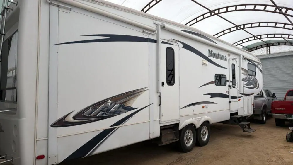 2010 Montana by keystone 5th wheel camper