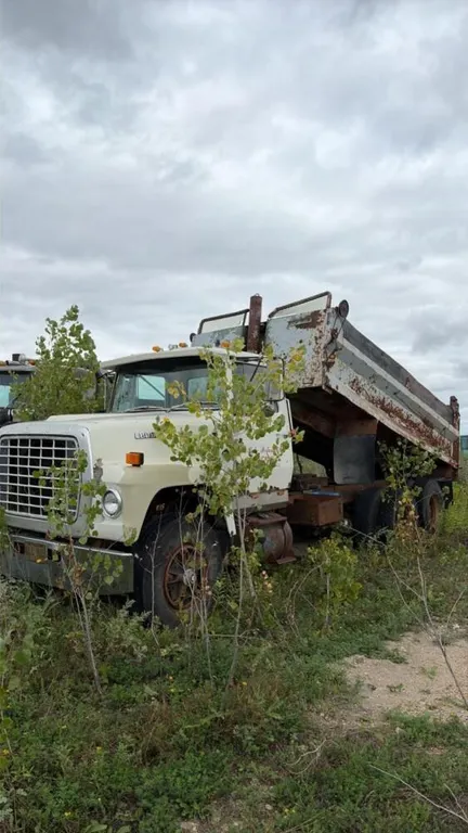 Ford L8000 tandem dump truck
