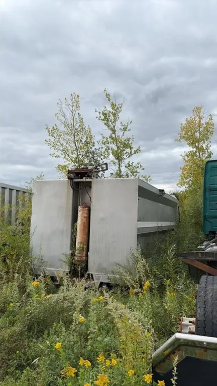 Arnes aluminum truck box with hoist
