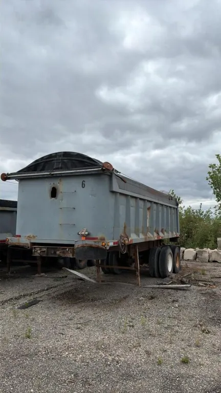 1975 arnes Tandem end dump trailer