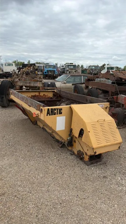 Arctic sand spreader