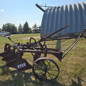 John Deere 484 Pull-Type Plow
 UNRESERVED
