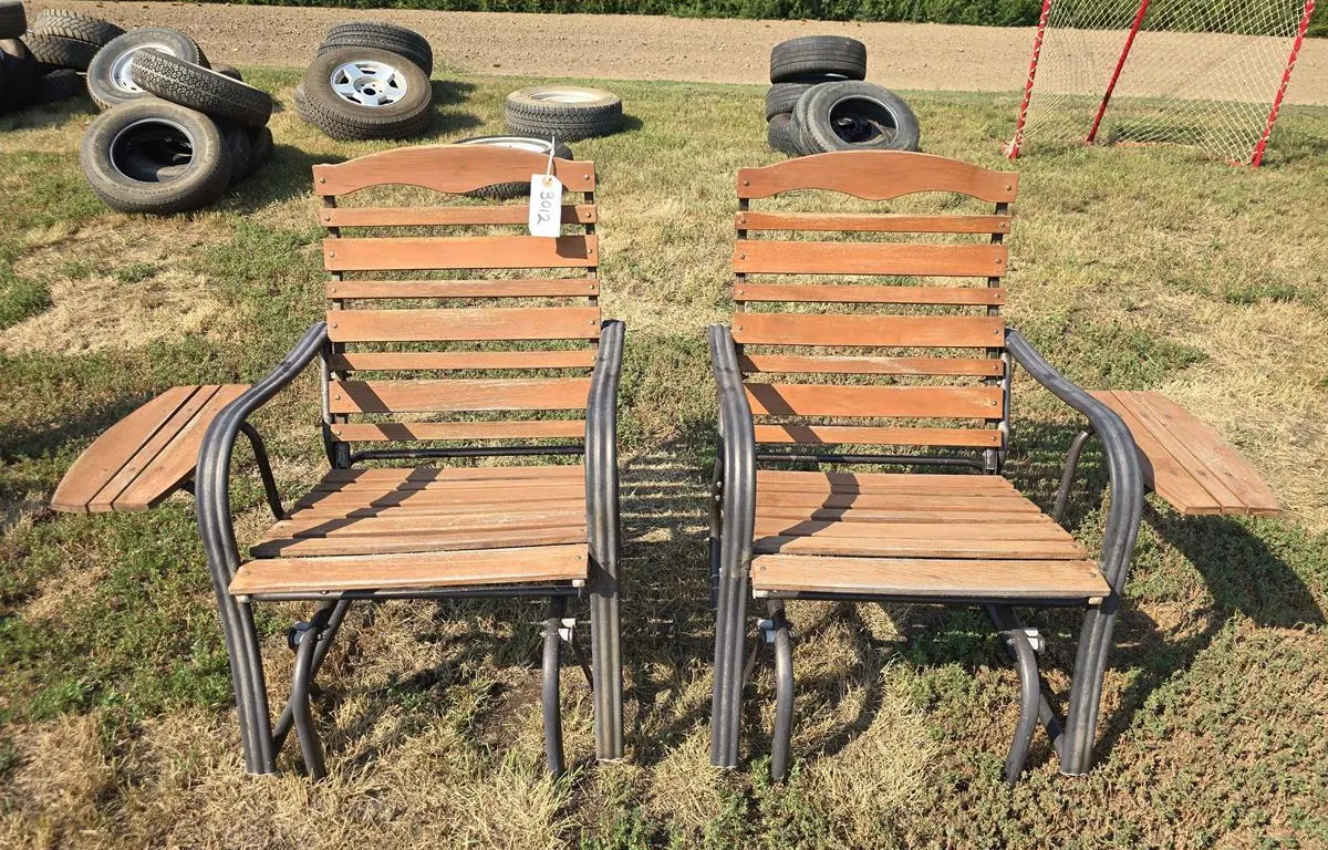 (2) Rocking Patio Chairs
UNRESERVED