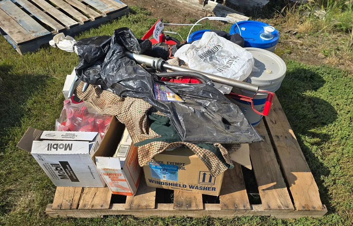 Assorted Lubricants, Grease and Hand Pumps
UNRESERVED
