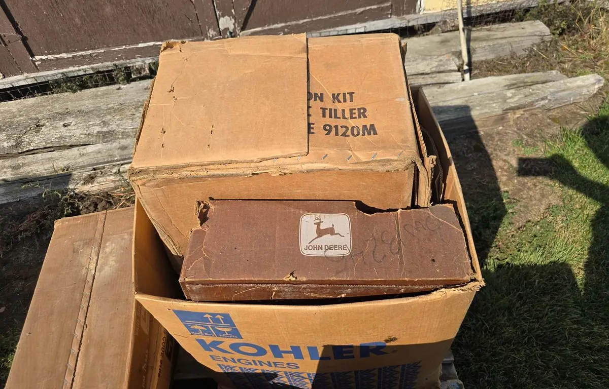 John Deere Parts and Skid Shoe Kits
UNRESERVED