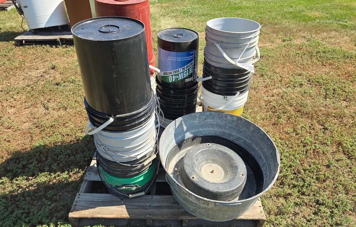 Assorted 5 Gallon. Pails and Metal Tub
UNRESERVED