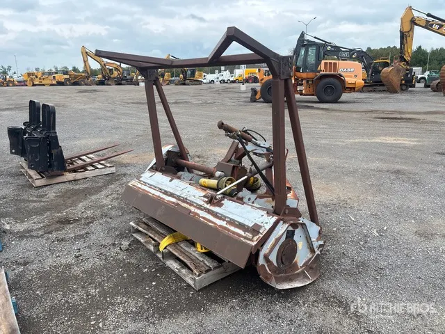 2001 FAE 72 in Mulcher Attachment