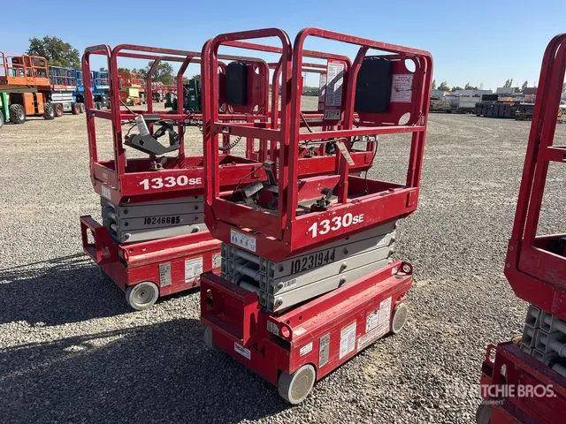 2018 MEC 1330SE Electric Scissor Lift