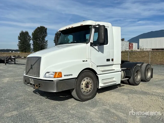 2001 Volvo VNL 6x4 T/A Day Cab Truck Tractor