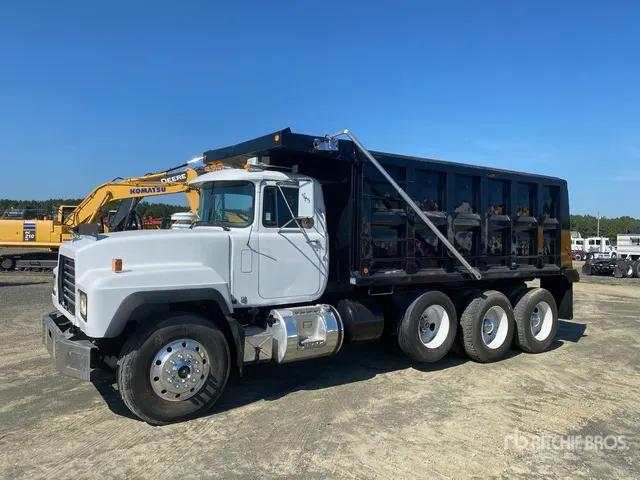 2003 Mack RD688S 8x4 Tri/A Dump Truck