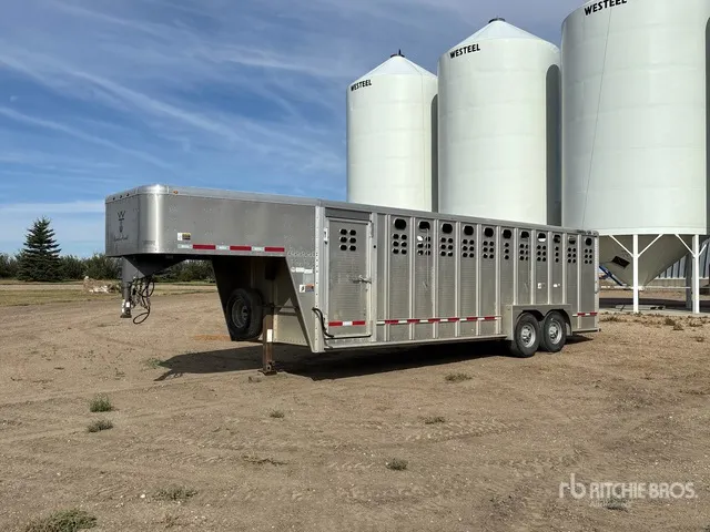 2014 Wilson 24 ft T/A Livestock Trailer
