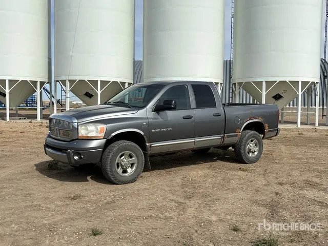 Ram 2500 4x4 Extended Cab Pickup