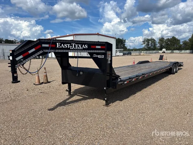 2026 East Texas Trailers 40 ft T/A Gooseneck Equipment Trailer