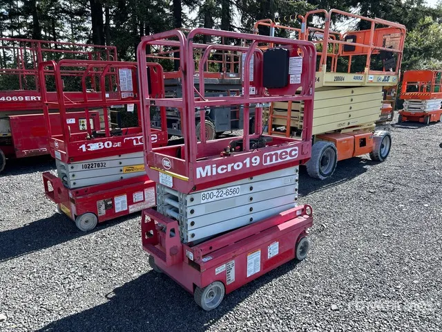 2018 MEC MICRO 19 Electric Scissor Lift