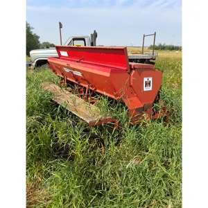 IHC 100 Drill, (2) 6.5ft with Fertilizer Attachment