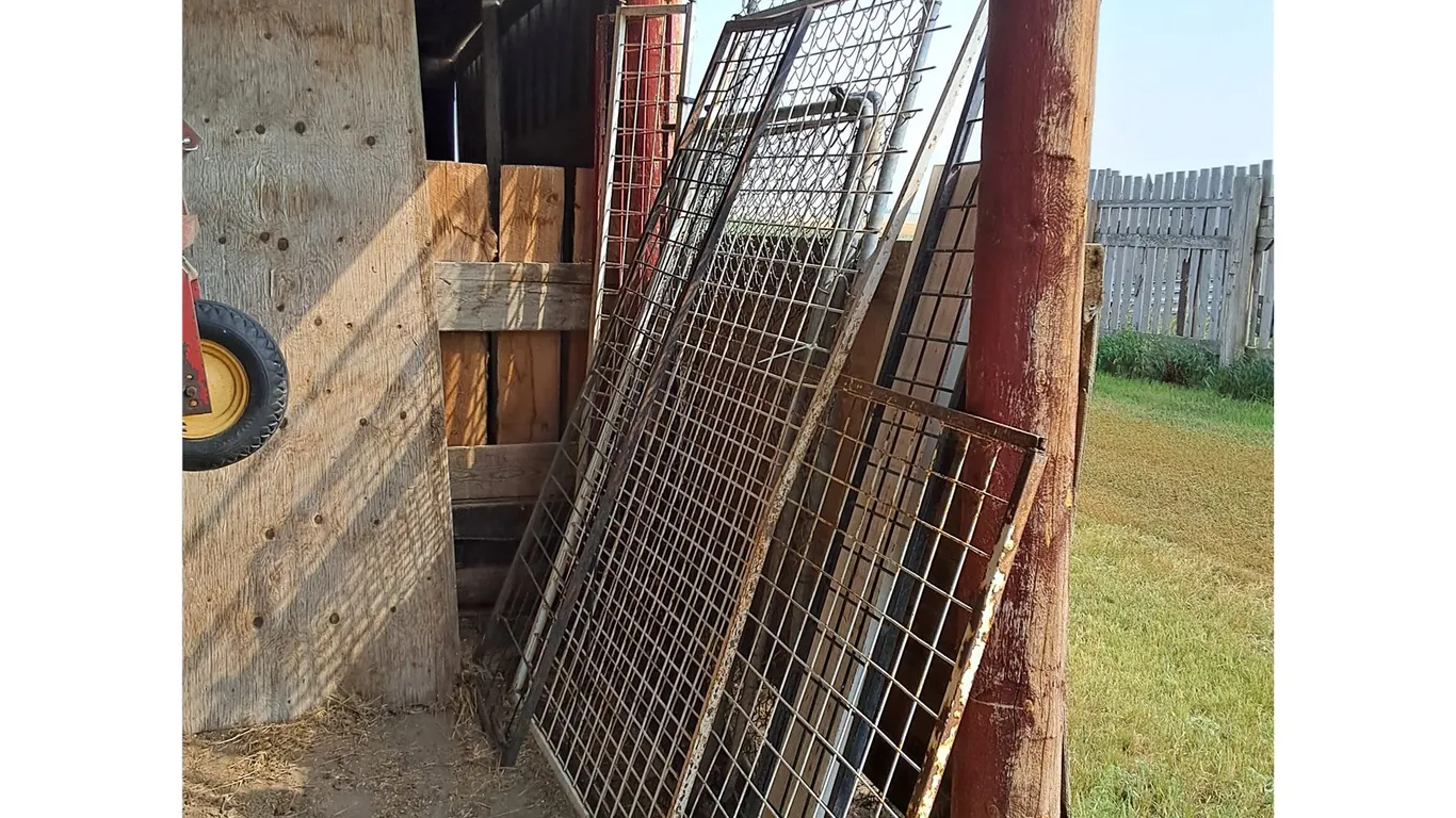 (9) Varying Sizes of Steel Panels