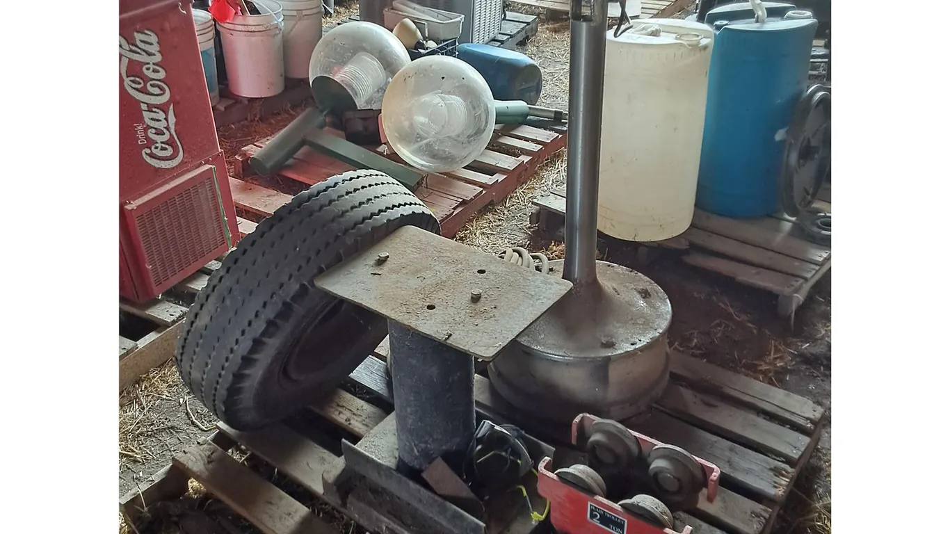 Control Box Breaker, 2 Tin Trolley, Grinder/ Wire Wheel on Via Stand
