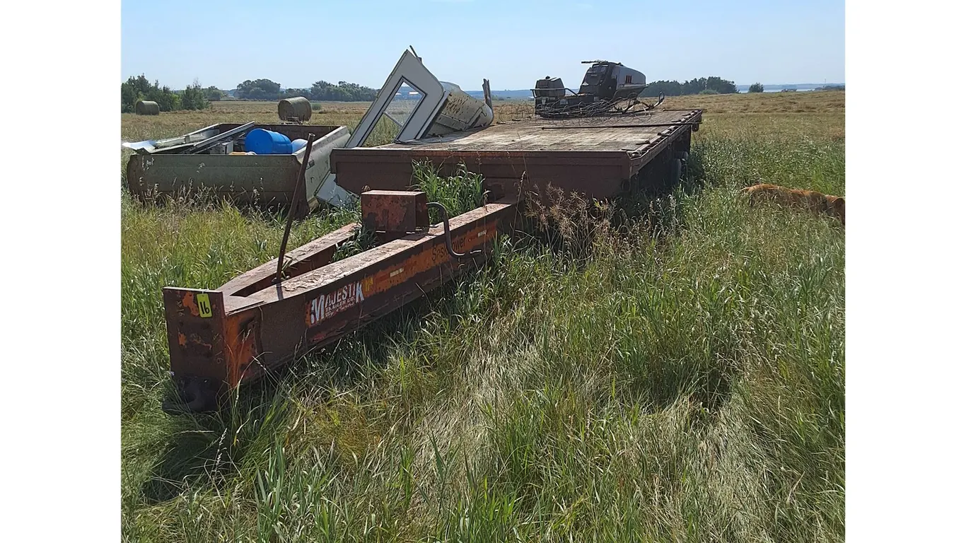 Majestik Trailer,31ft Deck x 8ft Wide, 11Ft Hitch Pin-Trailer Only
