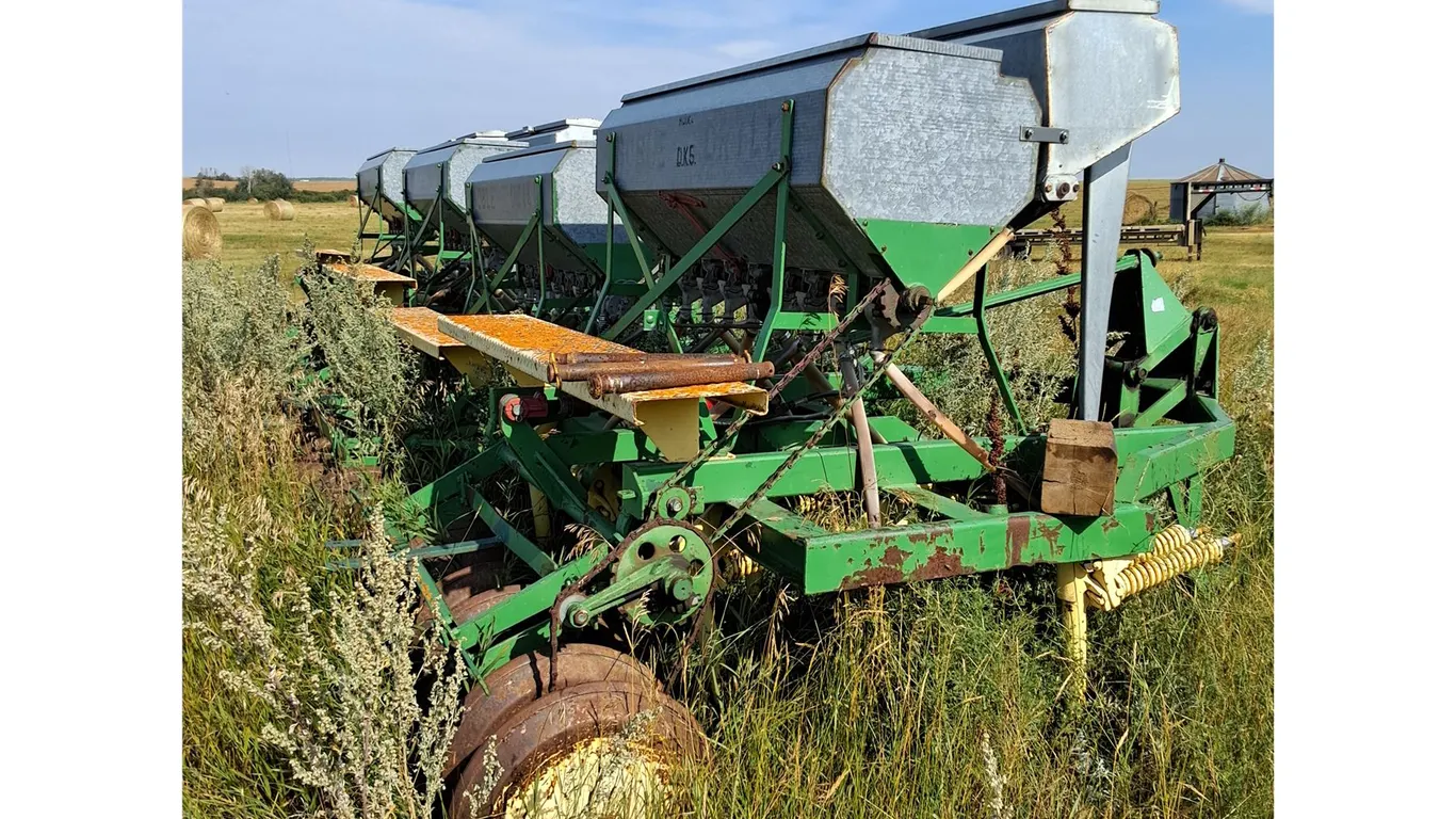 28 Ft. Noble DK5 Drill, (4) 7ft. Sections With Hitch