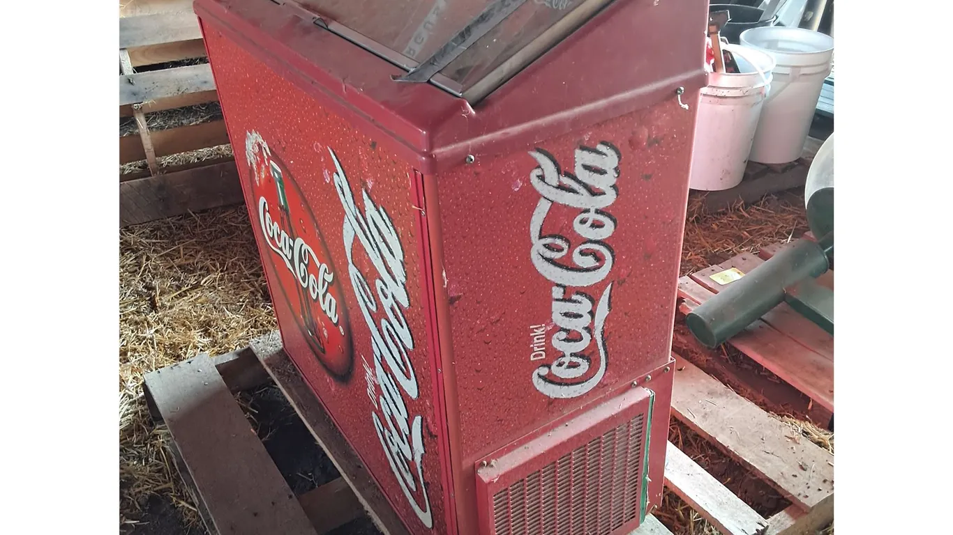 11.6ftx15 in Coca Cola Bottle Cooler