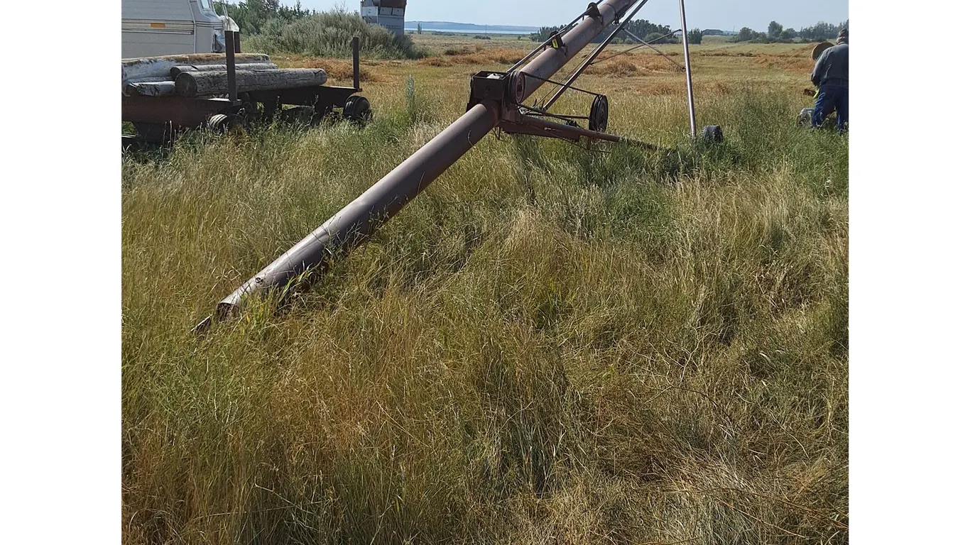 40ft Versatile Auger 8", with PTO