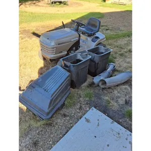 Craftsman LTX1000 Garden Tractor w/42" Mower & Bagger Attachment
