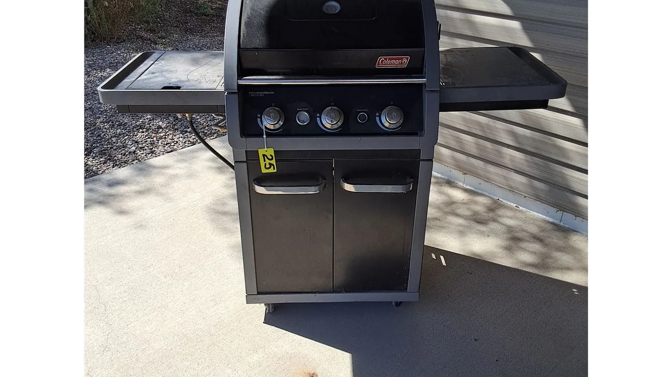 Coleman 3-Burner 26" Grill Propane BBQ w/Side Burner - 61x50x24"