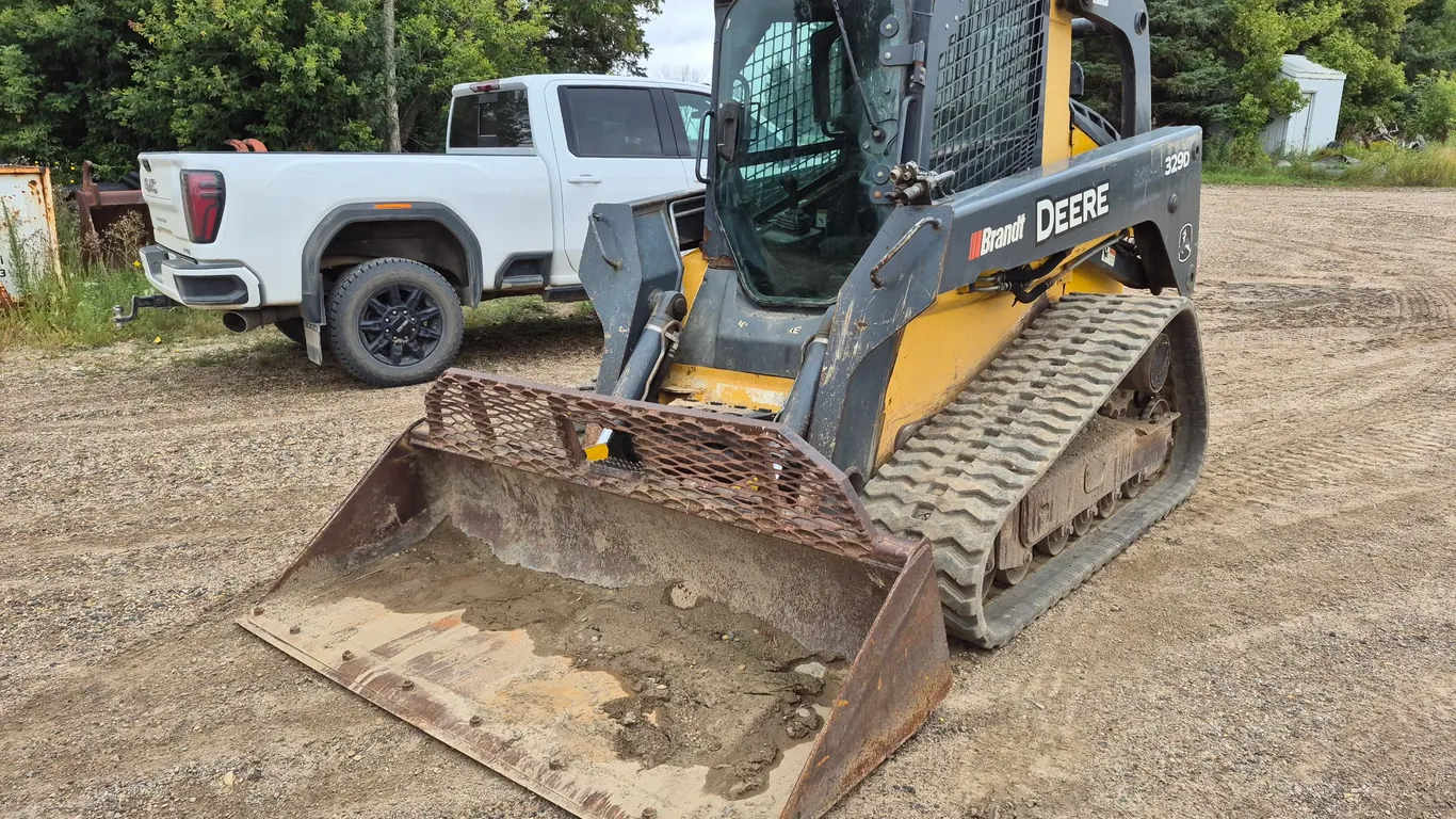 2013 JOHN DEERE 329D SKID STEER