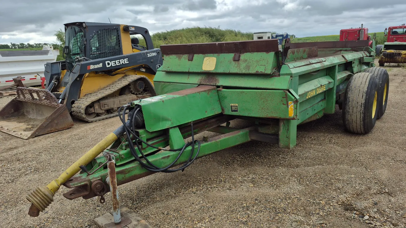 JOHN DEERE 780 MANURE SPREADER
