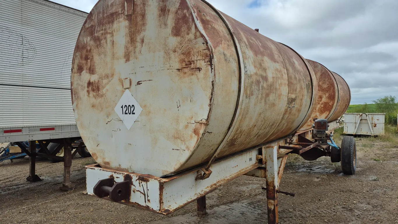 FUEL TANK TRAILER W/ PUMP - NOT REGISTERABLE