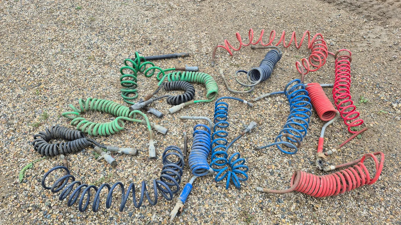 Air Hose & Electrical Wire For Semi