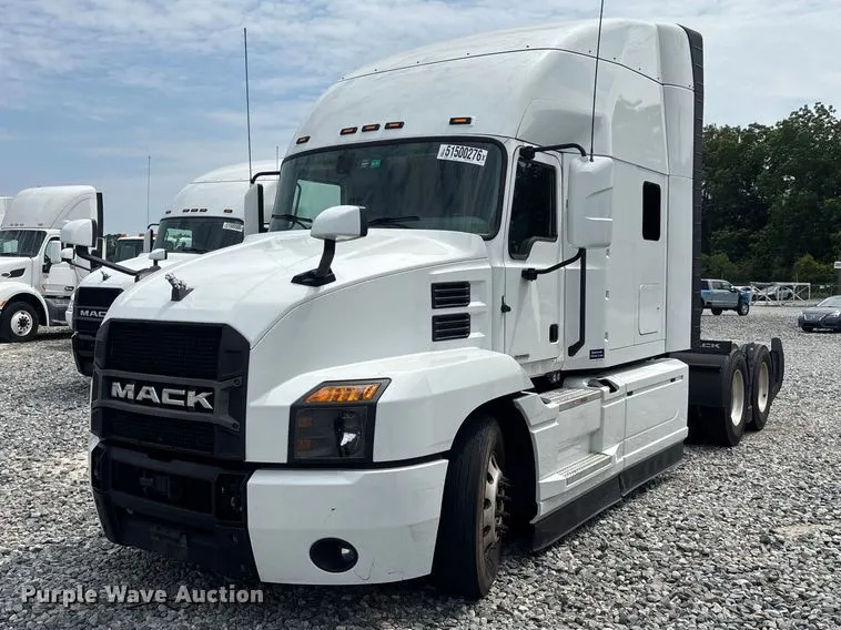 2023 Mack Anthem semi truck