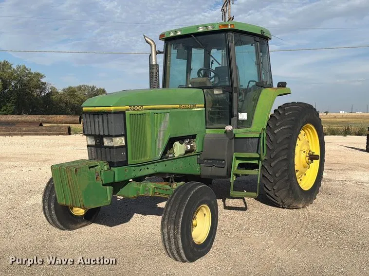 John Deere 7800 tractor