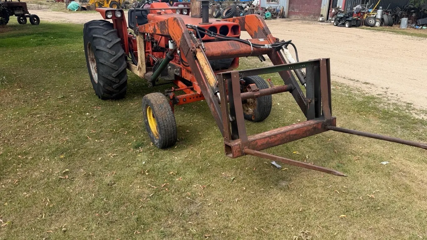 OFFSITE - Allis Chalmers 170 gas tractor