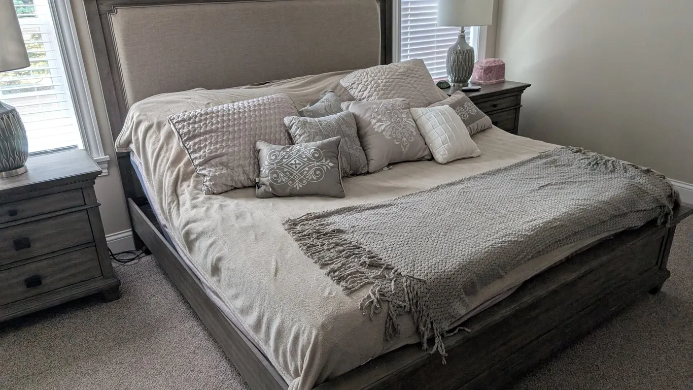 WG&R 5 Piece Bedroom Set
