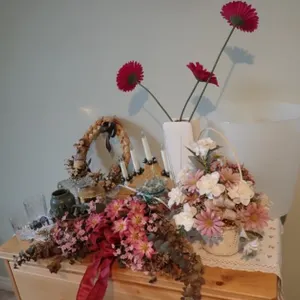 Assorted Floral, Bathroom and Decorative Items