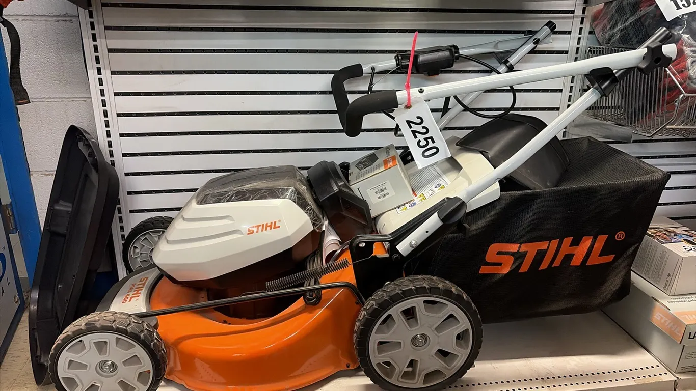 NEW/UNUSED STIHL RMA460 16" BATTERY OPERATED LAWN MOWER