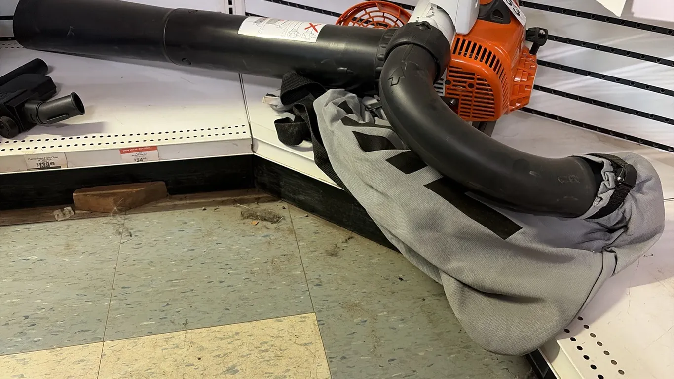 NEW/UNUSED STIHL SH86C GAS POWERED YARD VACUUM w/ BAG