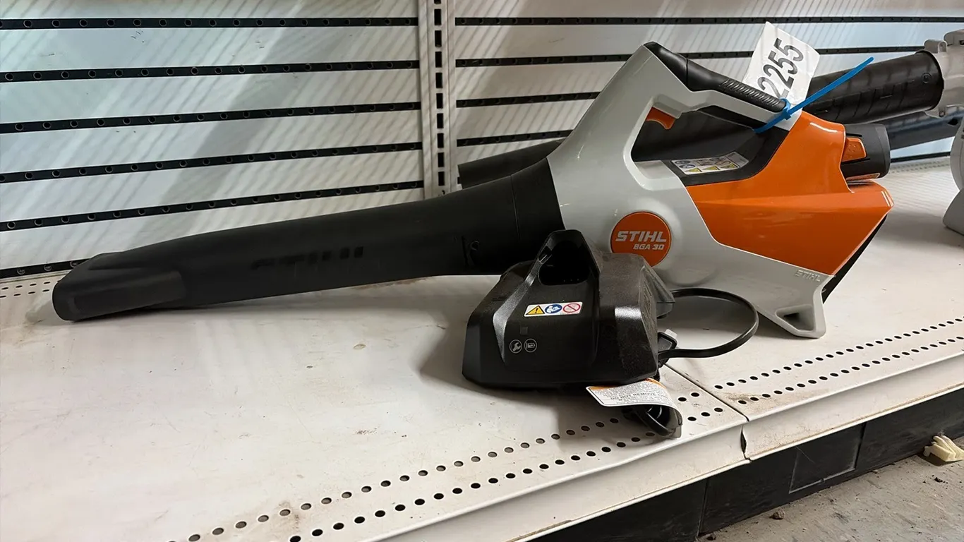 NEW/UNUSED STIHL BGA30 BATTERY POWERED LEAF BLOWER