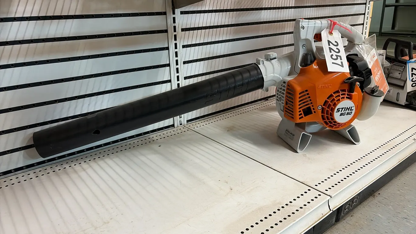 NEW/UNUSED STIHL BG50 GAS POWERED LEAF BLOWER
