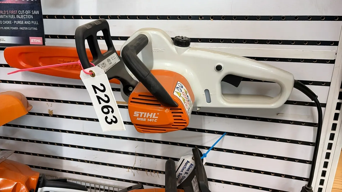 NEW/UNUSED STIHL MSA 140C BATTERY POWERED CHAINSAW