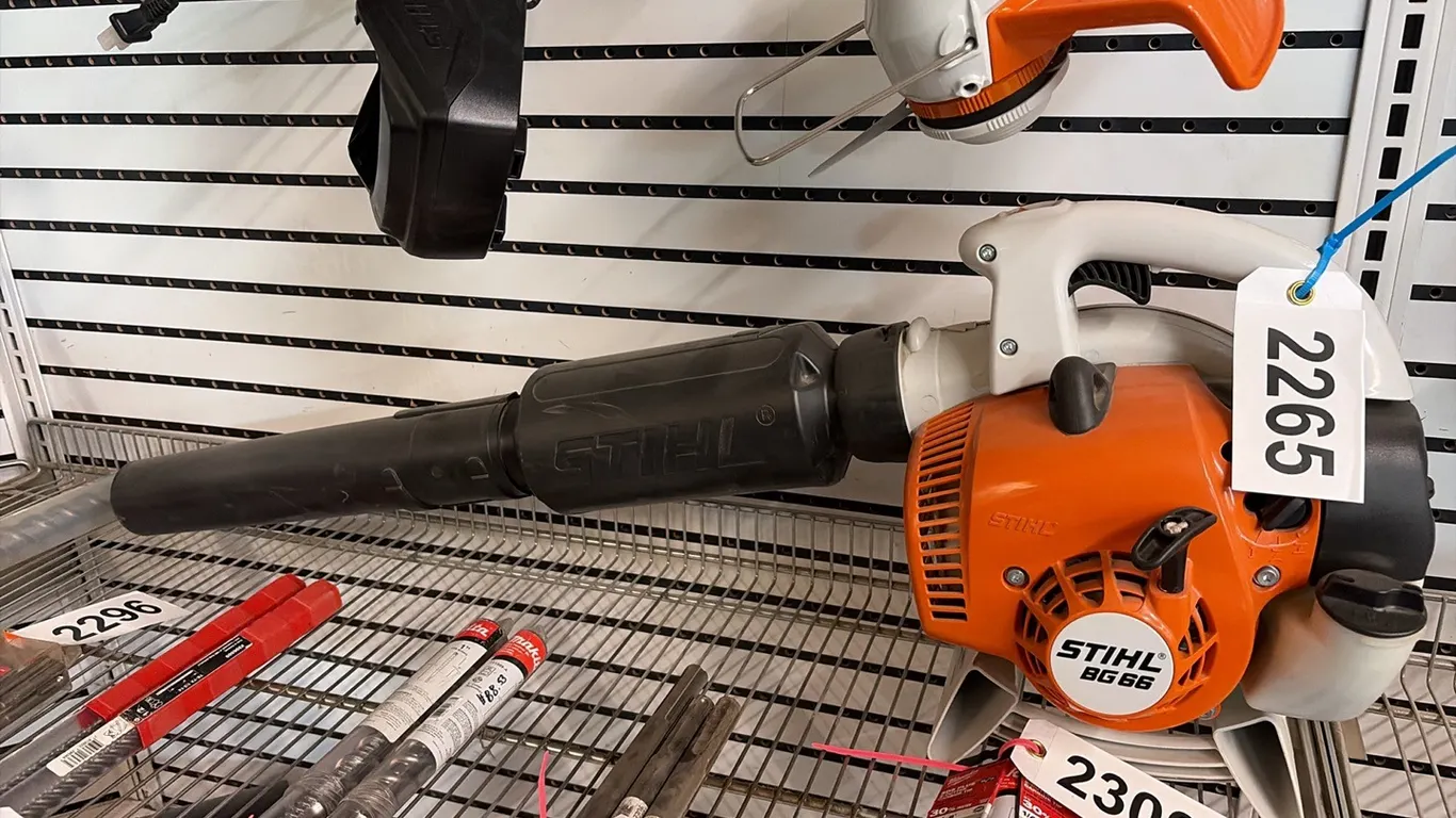 NEW/UNUSED STIHL BG66 GAS POWERED LEAF BLOWER