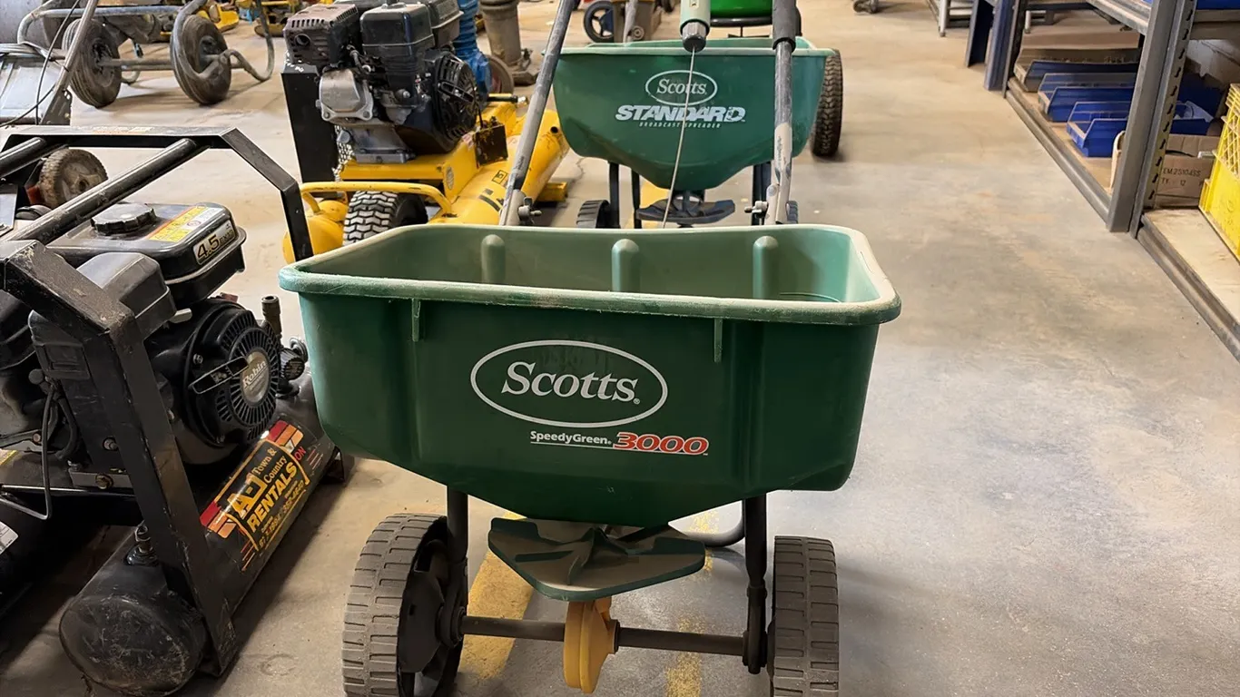 SCOTTS SPEEDY GREEN 300 LAWN SPREADER