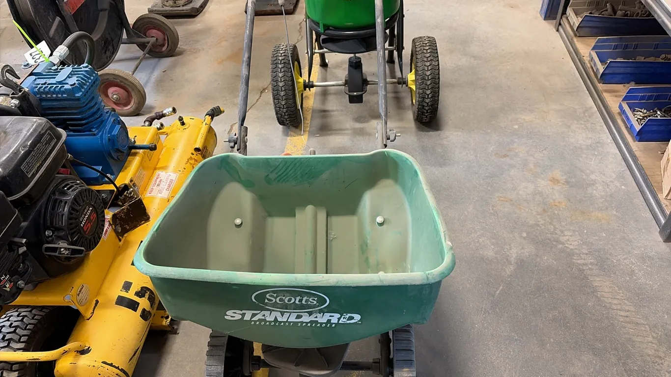 SCOTTS STANDARD BROADCAST SPREADER