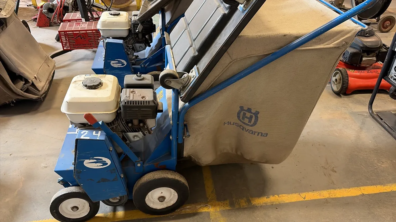 BLUEBIRD 18" LAWN COMBER