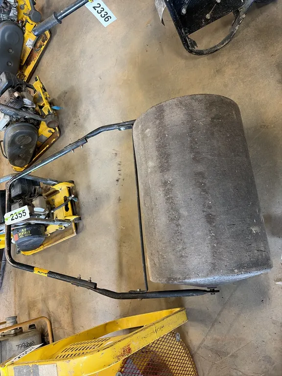 24" LAWN ROLLER - CAN BE LIQUID FILLED