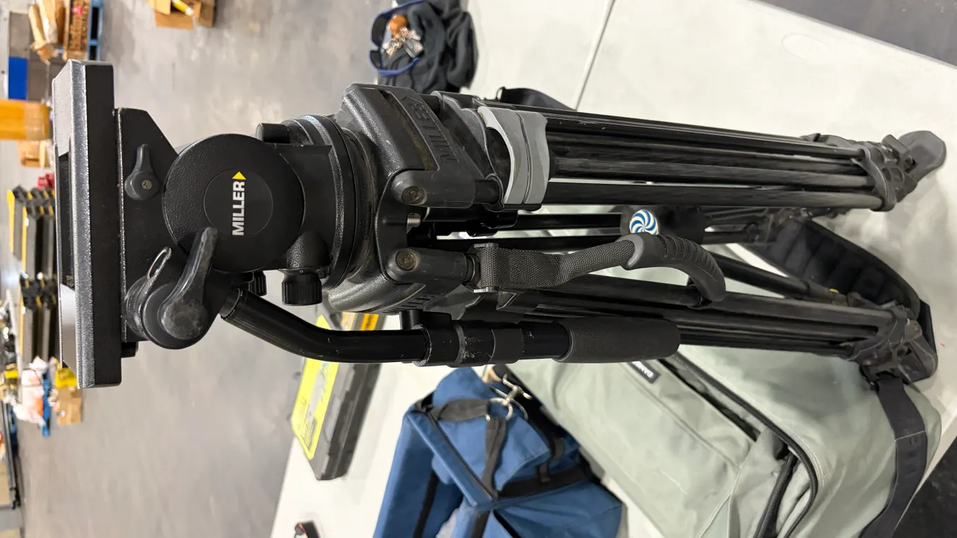MILLER PROFESSIONAL VIDEO CAMERA TRIPOD WITH CARRYING CASE