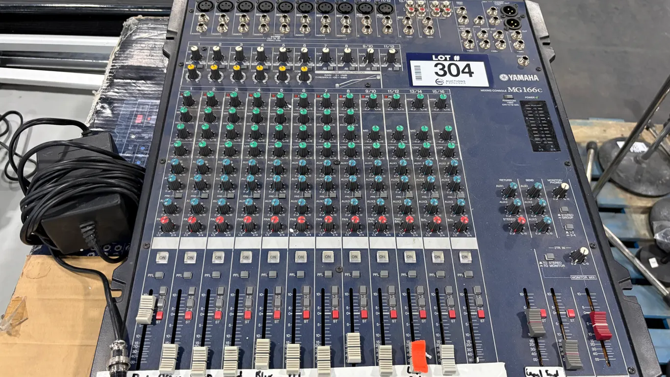 YAMAHA MG166C 16-CHANNEL PROFESSIONAL AUDIO MIXING CONSOLE