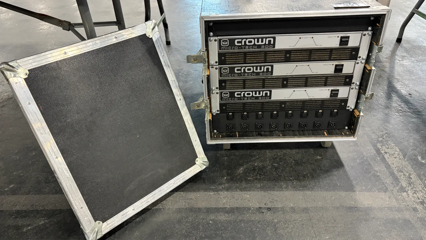(3) CROWN MICRO-TECH 600 PROFESSIONAL POWER AMPLIFIERS WITH ROAD CASE