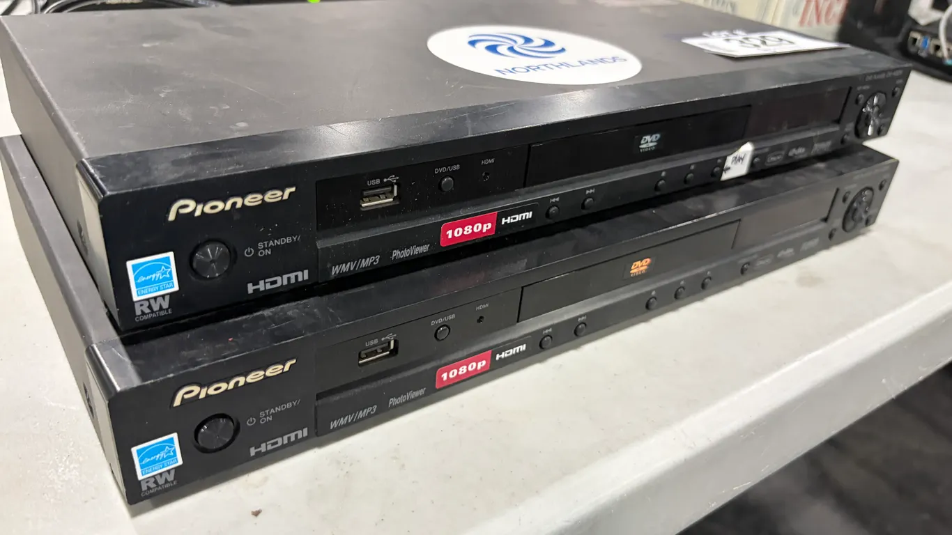 (2) PIONEER DV-400V DVD PLAYERS